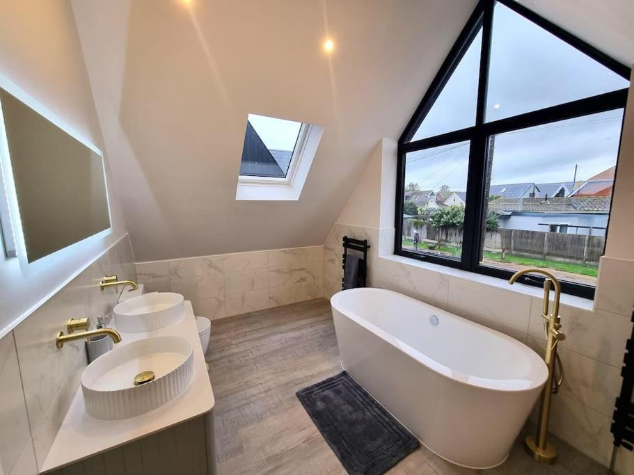 Brand New, Stunning Beachside House Seasalter Exterior photo